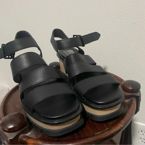 Sorel Black and Tan Joanie III Ankle Strap Sandals, Size 8 - Picture 3 of 7